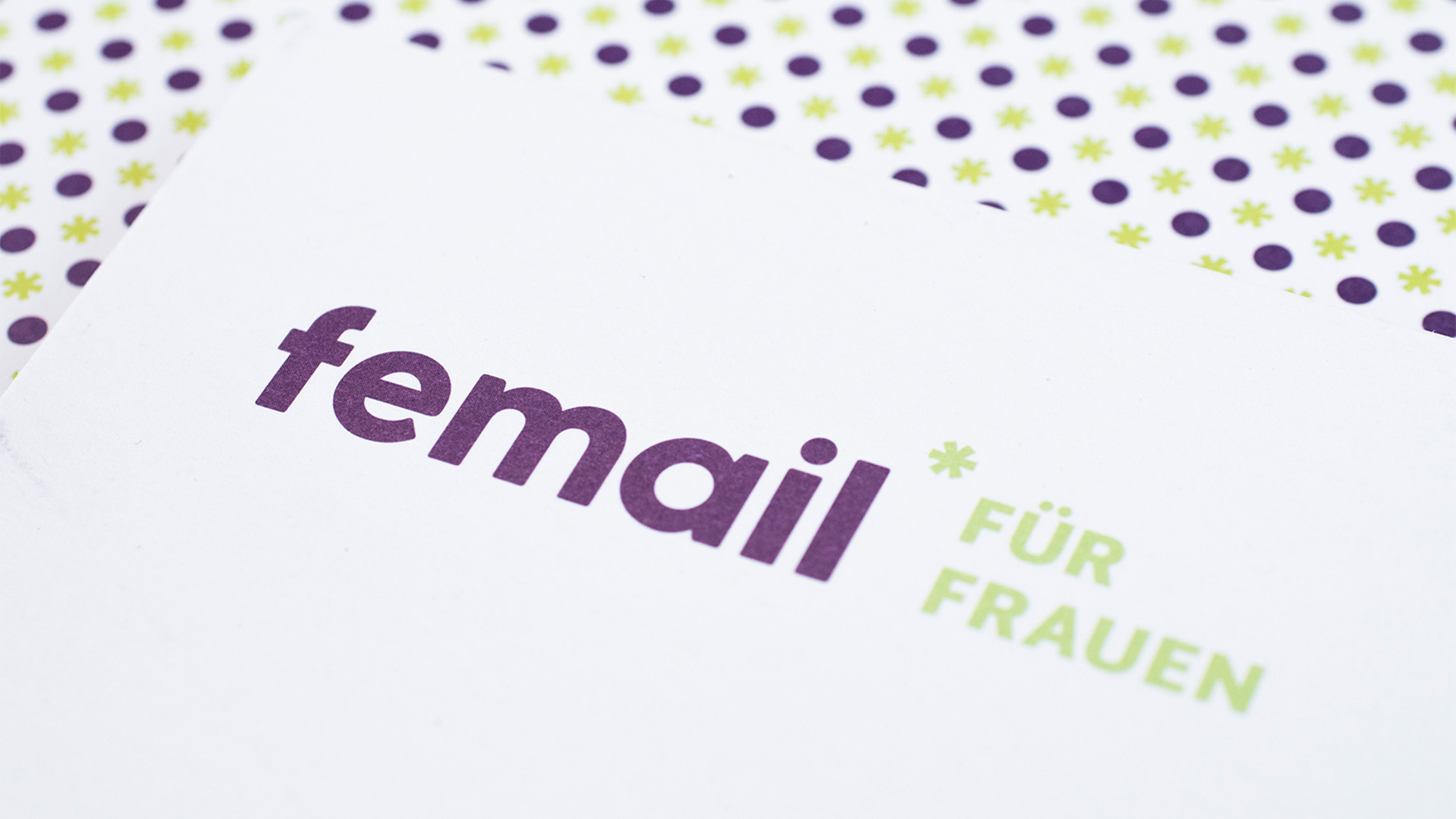 Femail Logo Auf Dem Prospekt
