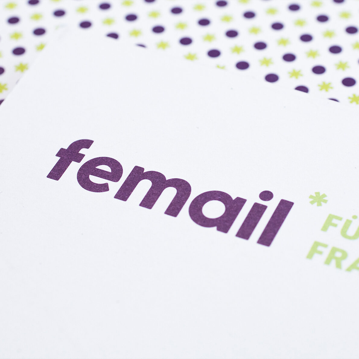 Femail Logo Auf Dem Prospekt